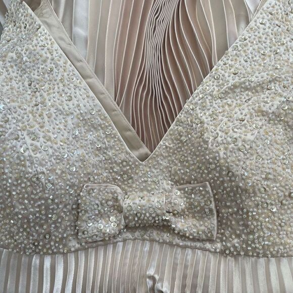New JS Boutique Beige Pleated Beaded Sleeveless Cocktail Dress Size 10 V Neck - Picture 13 of 14